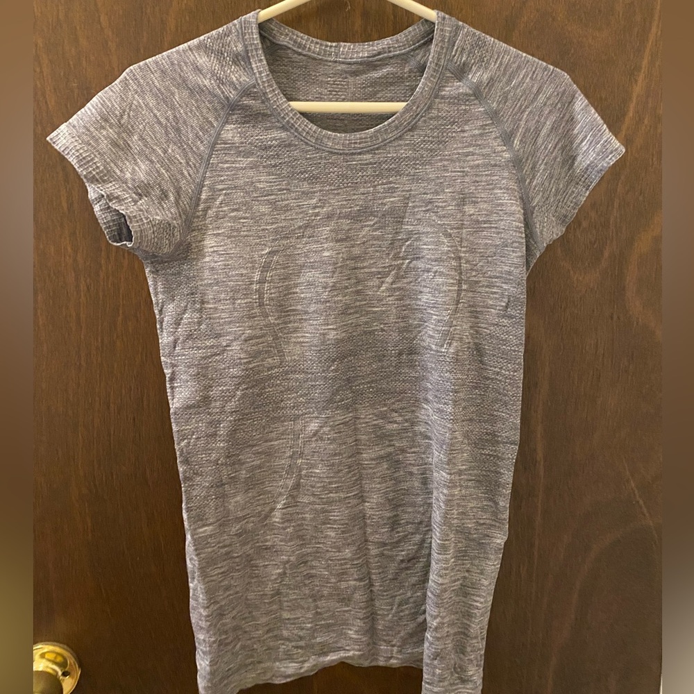 Size M lululemon top